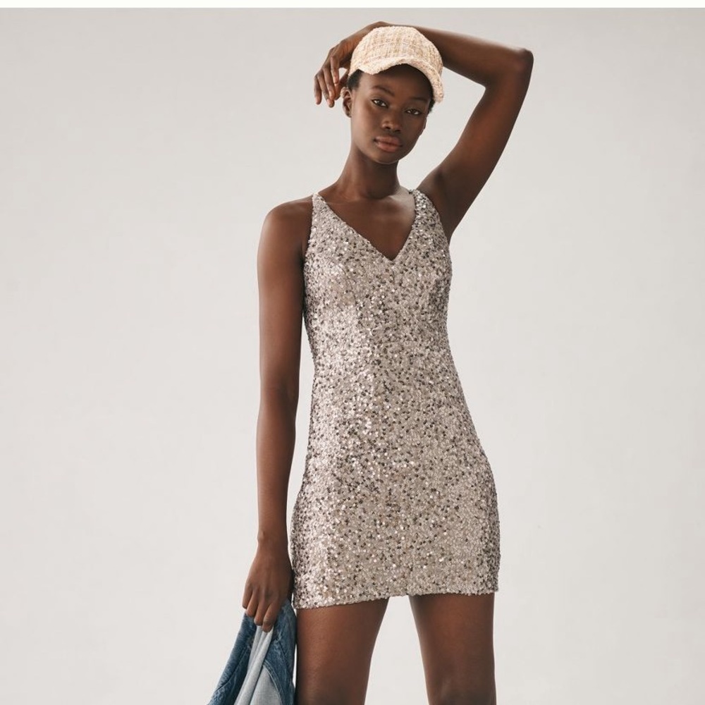 New Anthropologie Dress the Population V neck sequin dress in size small
